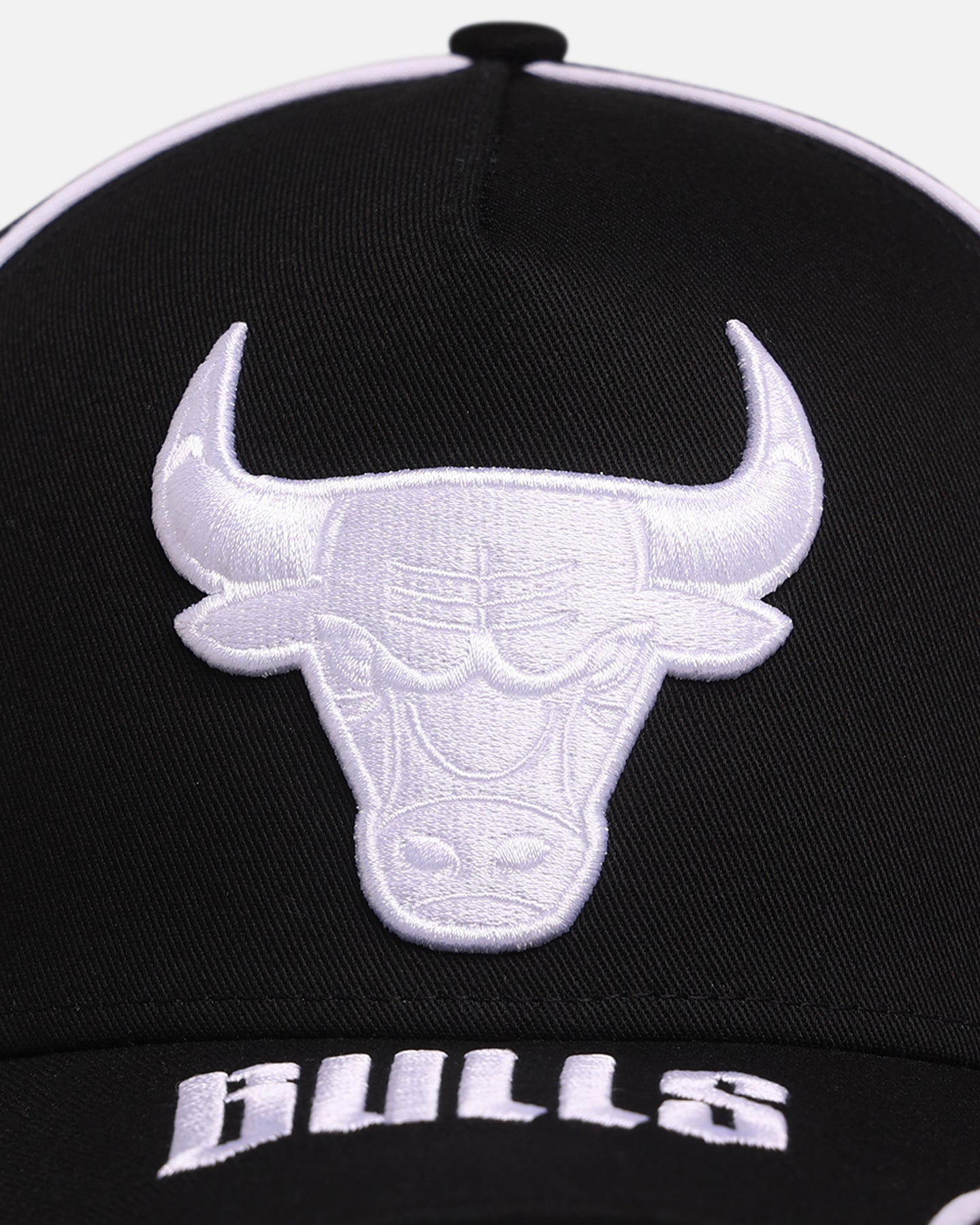 New Era Chicago Bulls 'Piping' 9FORTY A-Frame Snapback Black/White