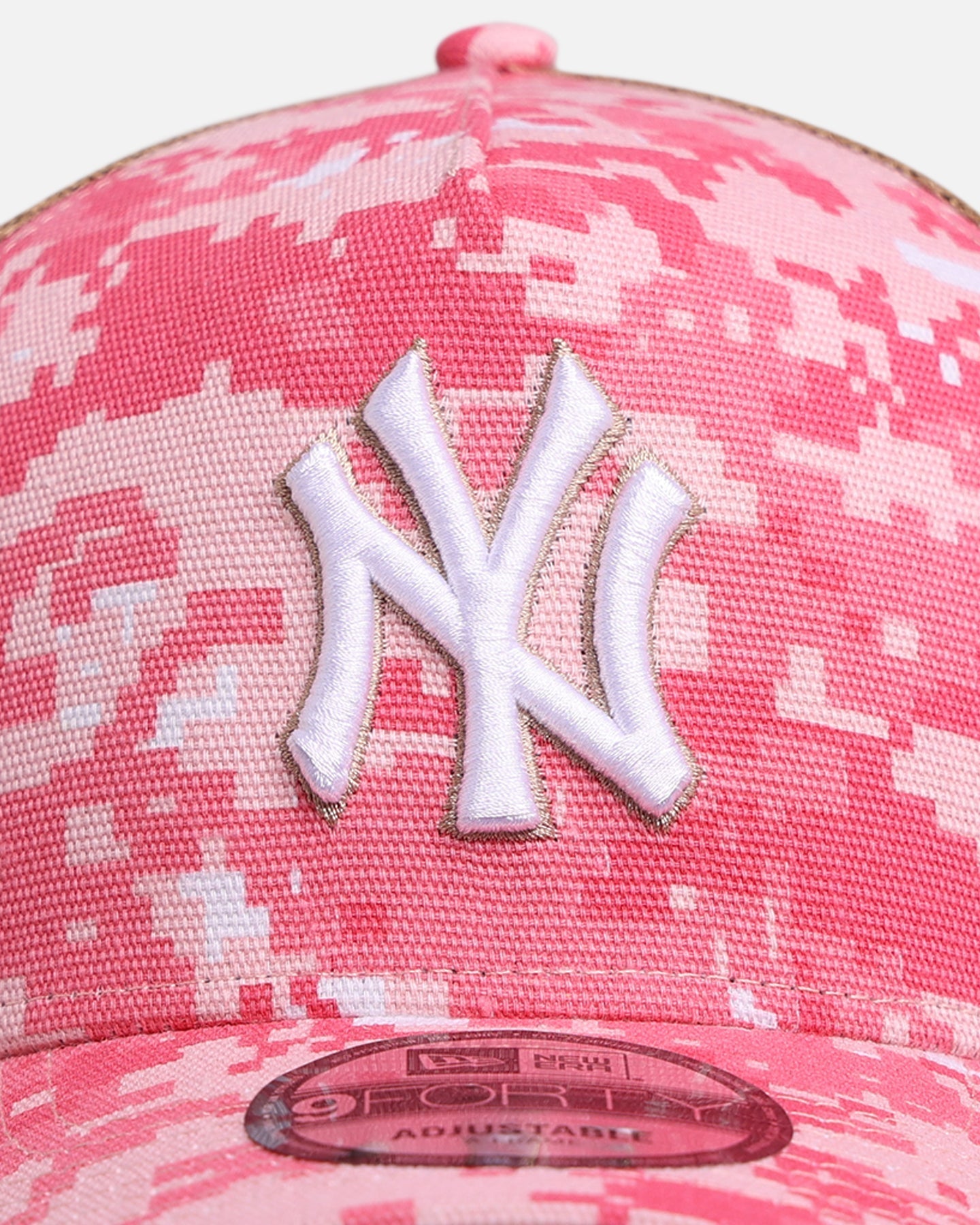 New Era New York Yankees 'Digi Camo' 9FORTY A-Frame Trucker Snapback Pink/White