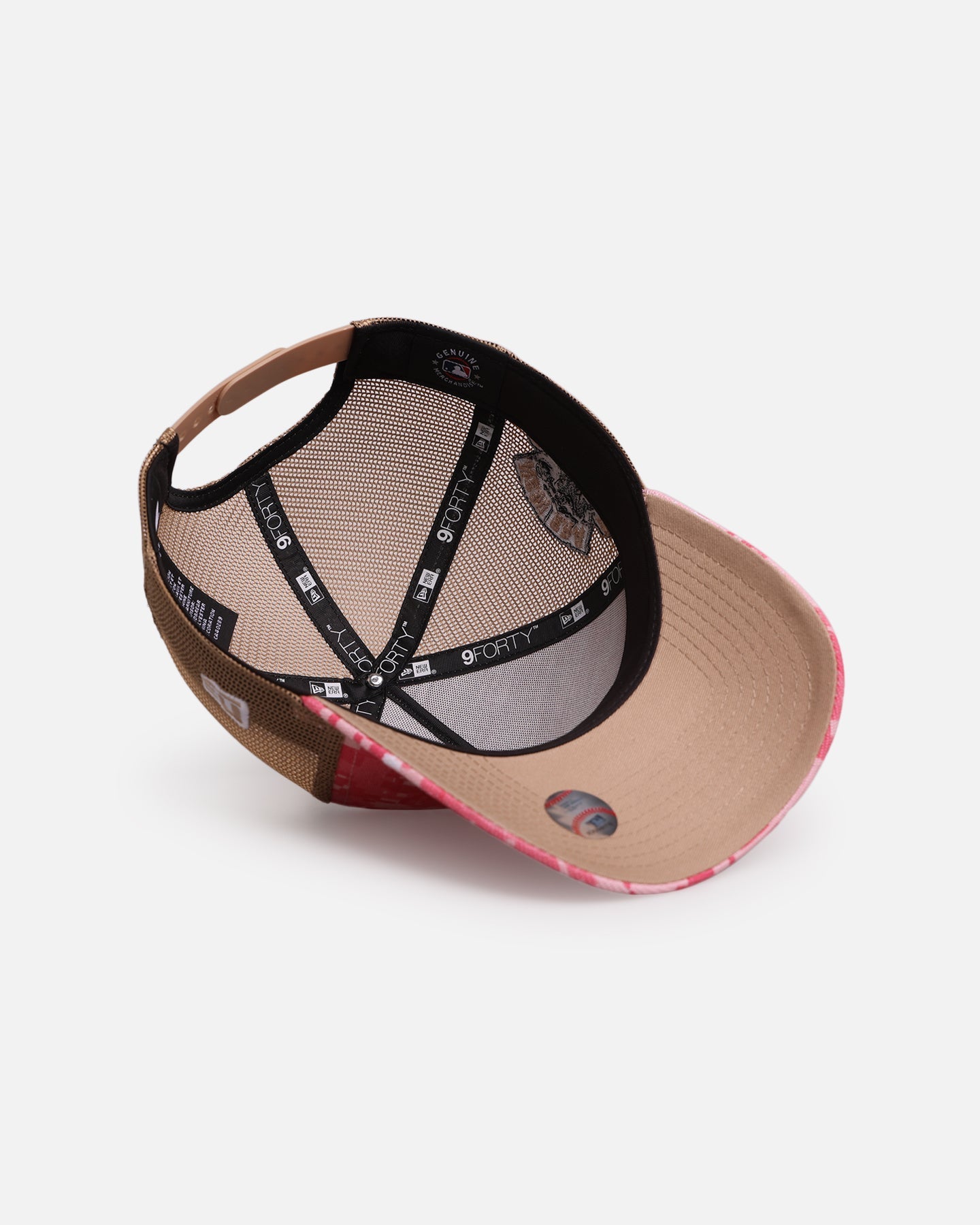 New Era New York Yankees 'Digi Camo' 9FORTY A-Frame Trucker Snapback Pink/White