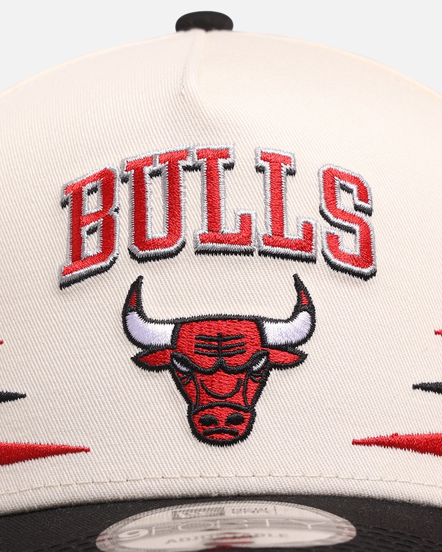 New Era Chicago Bulls 'Regency Crown' 9FORTY A-Frame Snapback Chrome White/Black