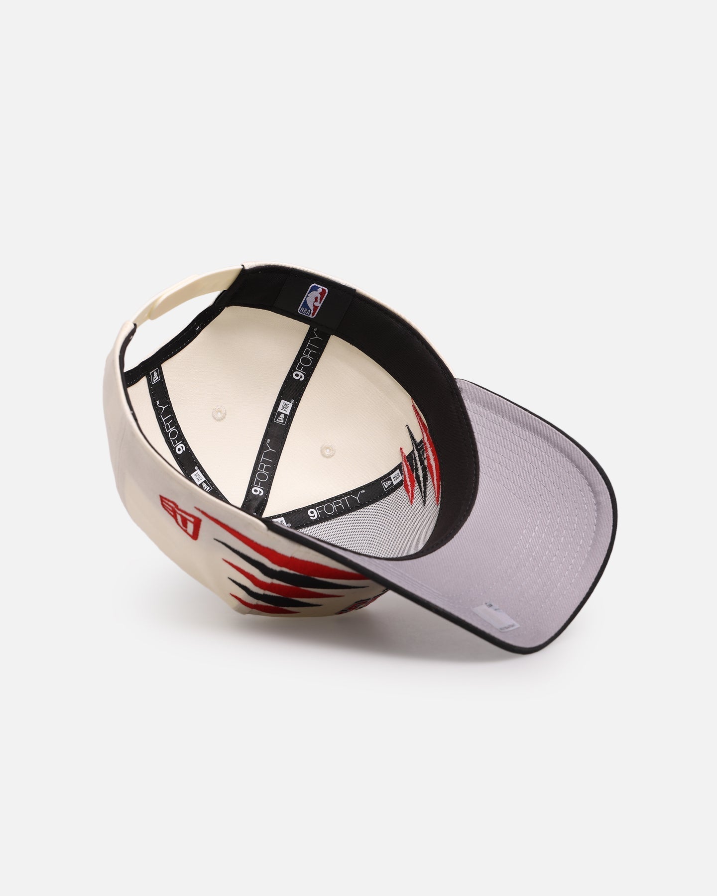 New Era Chicago Bulls 'Regency Crown' 9FORTY A-Frame Snapback Chrome White/Black