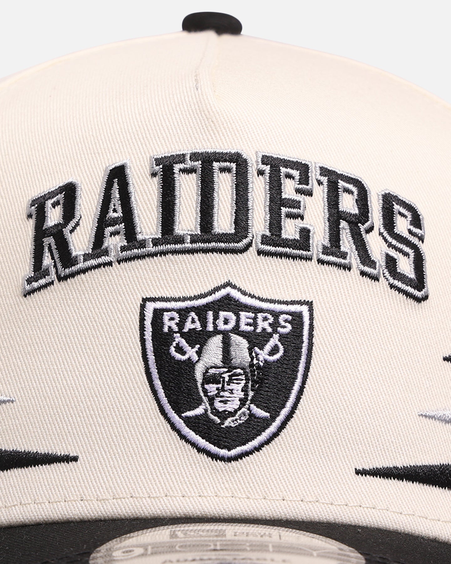New Era Las Vegas Raiders 'Regency Crown' 9FORTY A-Frame Snapback Chrome White/Black