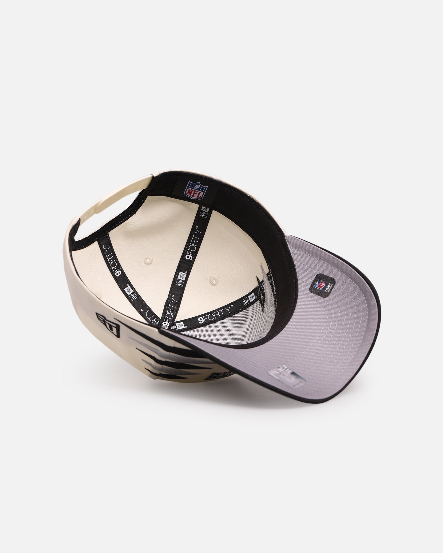 New Era Las Vegas Raiders 'Regency Crown' 9FORTY A-Frame Snapback Chrome White/Black