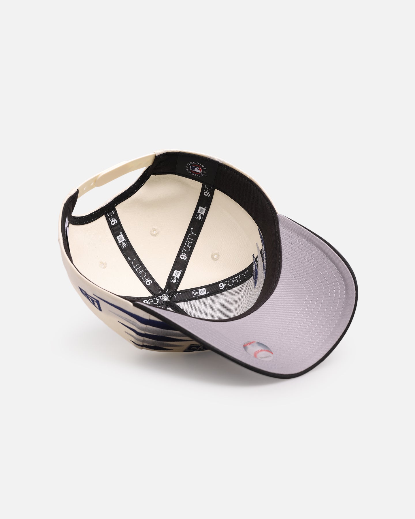 New Era Los Angeles Dodgers 'Regency Crown' 9FORTY A-Frame Snapback Chrome White/Black