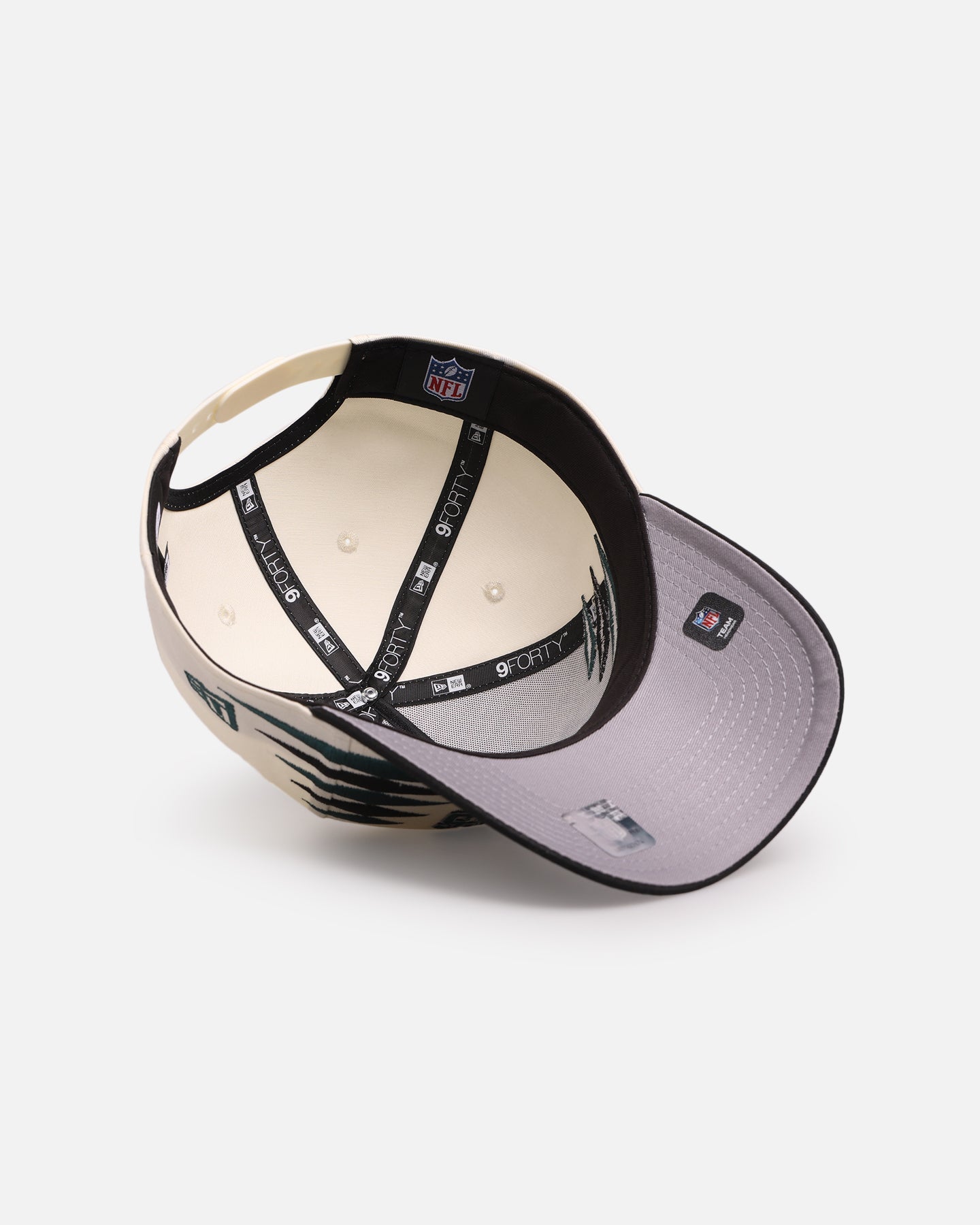 New Era Philadelphia Eagles 'Regency Crown' 9FORTY A-Frame Snapback Chrome White/Black