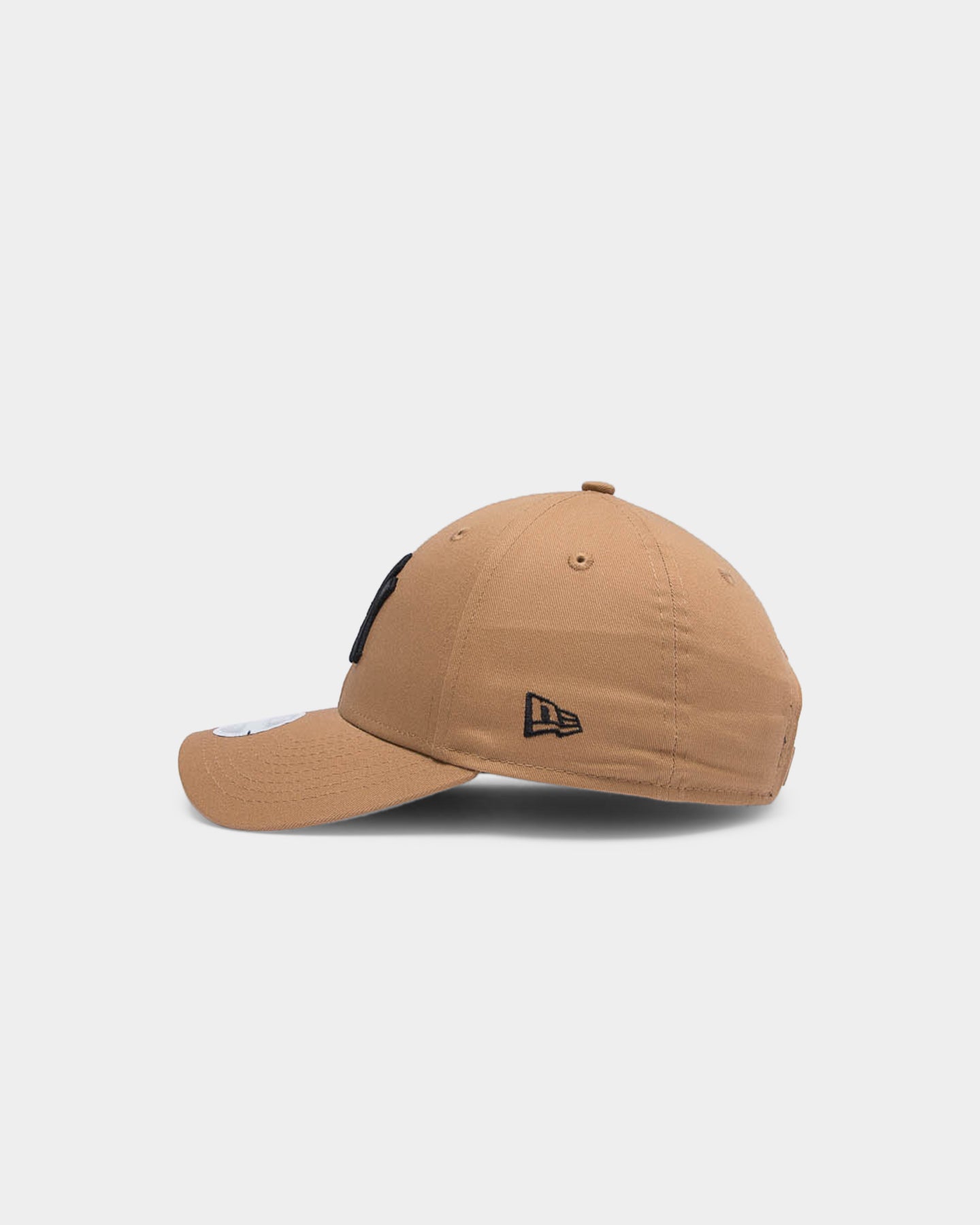 New Era Women's New York Yankees 9FORTY Strapback Wheat/Black